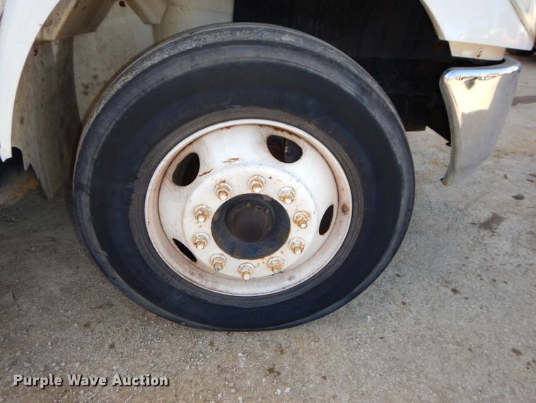 image for item DH4422 2006 International 4300 flatbed truck