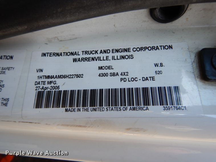 image for item DH4422 2006 International 4300 flatbed truck