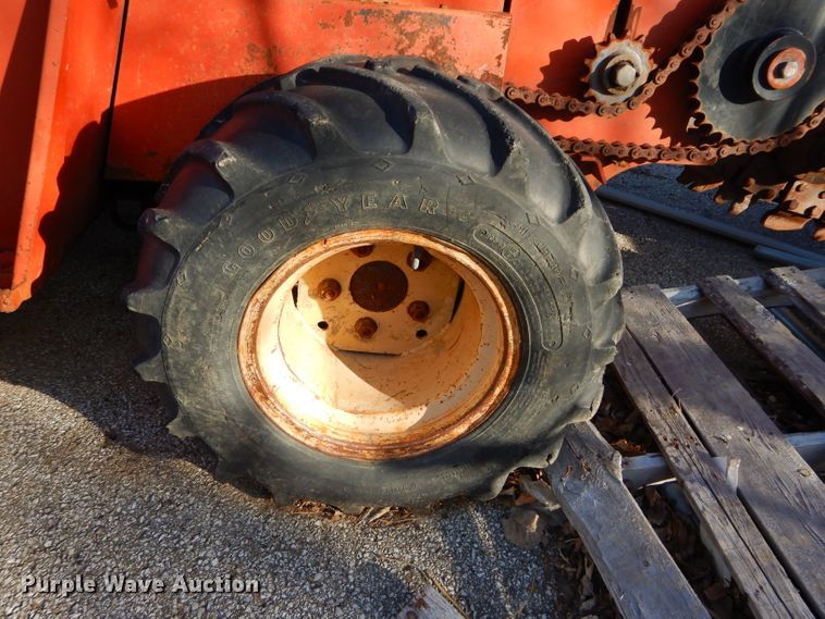 image for item DH4423 1987 Ditch Witch 4010 trencher