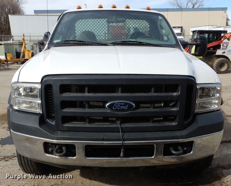image for item DH4424 2007 Ford F450 Super Duty flatbed truck