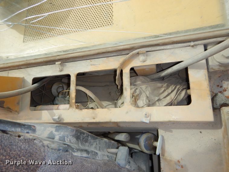 image for item DH4425 1999 Caterpillar 963B  crawler loader