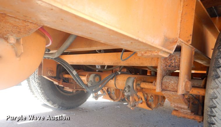 image for item DH4427 2006 Redi Haul R30210TB tilt deck equipment trailer