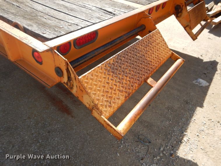 image for item DH4427 2006 Redi Haul R30210TB tilt deck equipment trailer