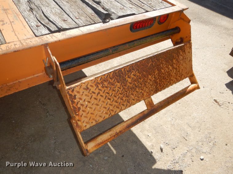 image for item DH4427 2006 Redi Haul R30210TB tilt deck equipment trailer