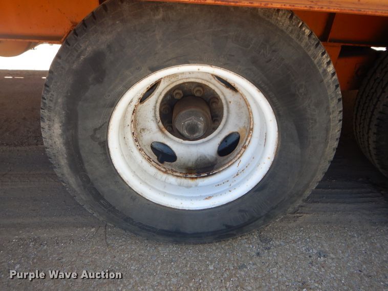 image for item DH4427 2006 Redi Haul R30210TB tilt deck equipment trailer