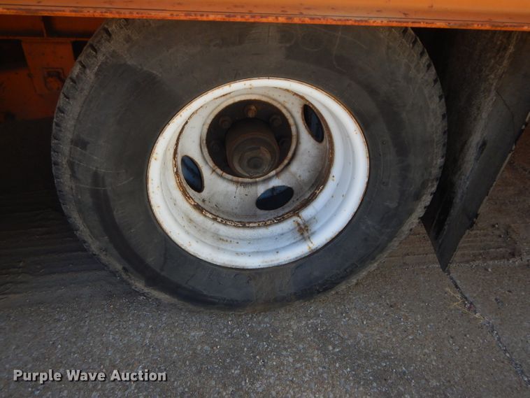 image for item DH4427 2006 Redi Haul R30210TB tilt deck equipment trailer