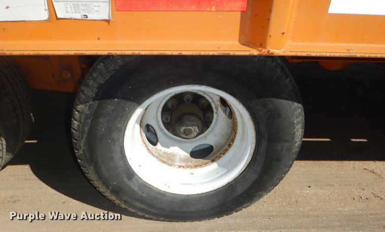 image for item DH4427 2006 Redi Haul R30210TB tilt deck equipment trailer