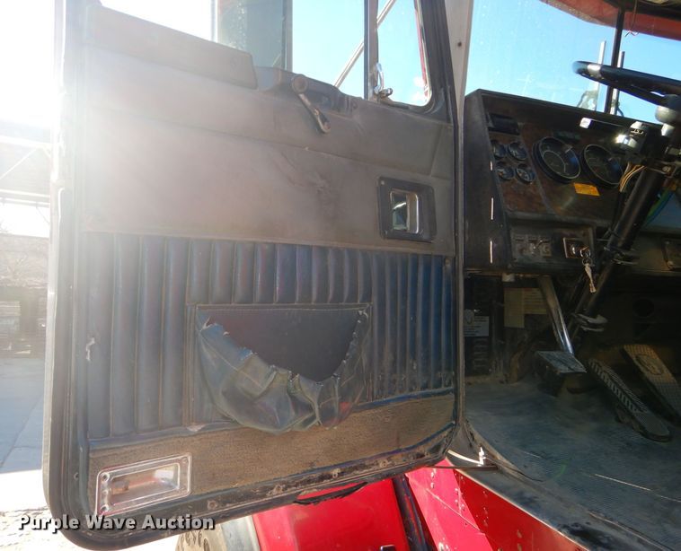 image for item DH4431 1993 Kenworth T800 dump truck