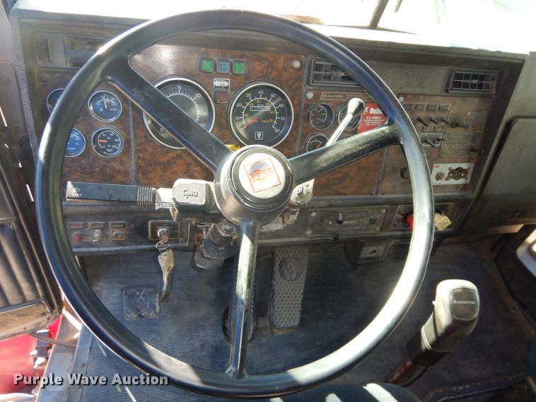 image for item DH4431 1993 Kenworth T800 dump truck