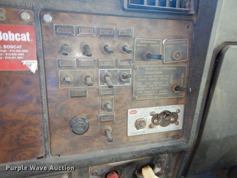 image for item DH4431 1993 Kenworth T800 dump truck