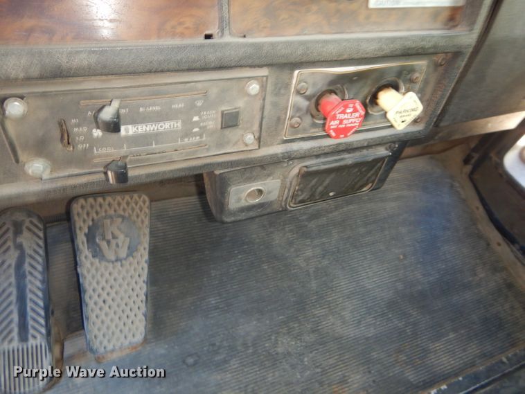 image for item DH4431 1993 Kenworth T800 dump truck