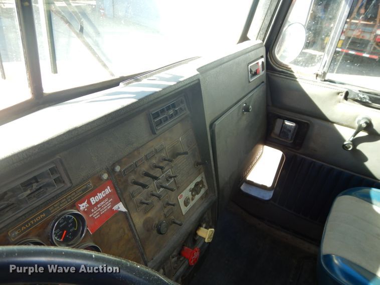 image for item DH4431 1993 Kenworth T800 dump truck