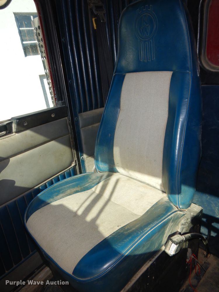 image for item DH4431 1993 Kenworth T800 dump truck