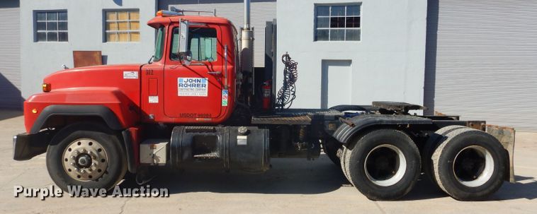 image for item DH4432 1995 Mack RD688S semi truck