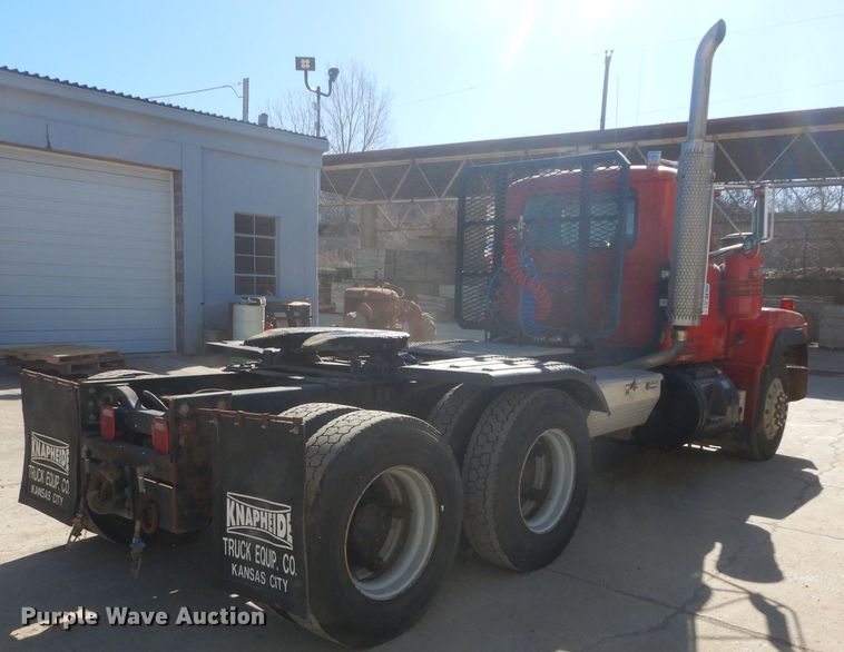 image for item DH4432 1995 Mack RD688S semi truck