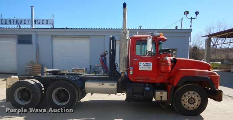 image for item DH4432 1995 Mack RD688S semi truck