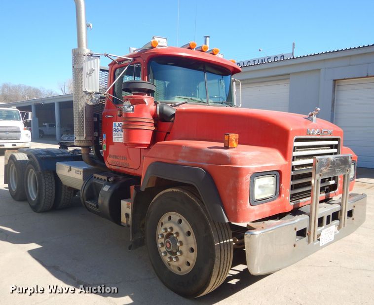 image for item DH4432 1995 Mack RD688S semi truck