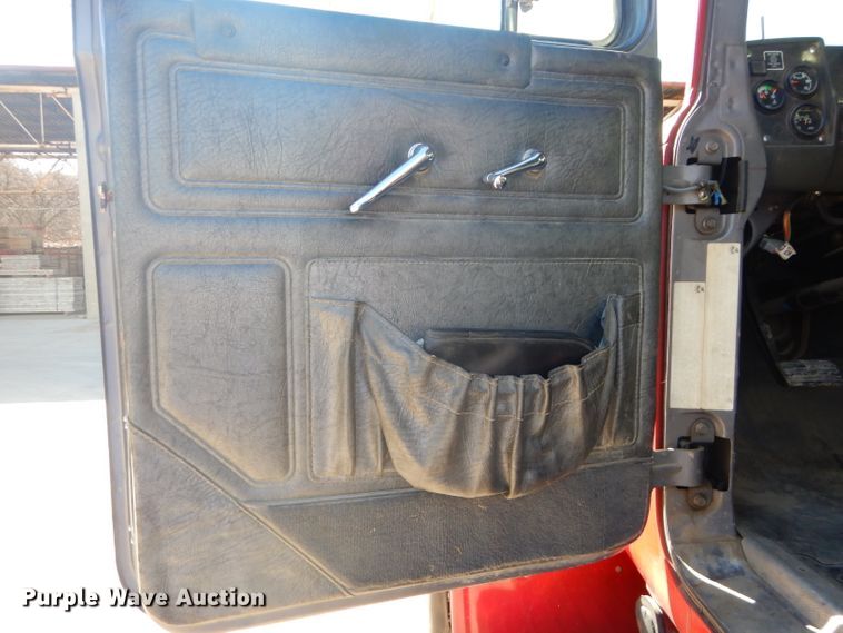 image for item DH4432 1995 Mack RD688S semi truck