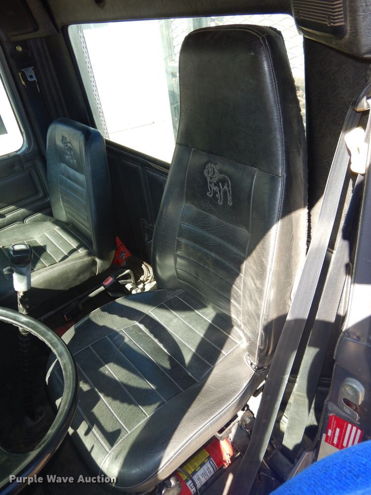 image for item DH4432 1995 Mack RD688S semi truck