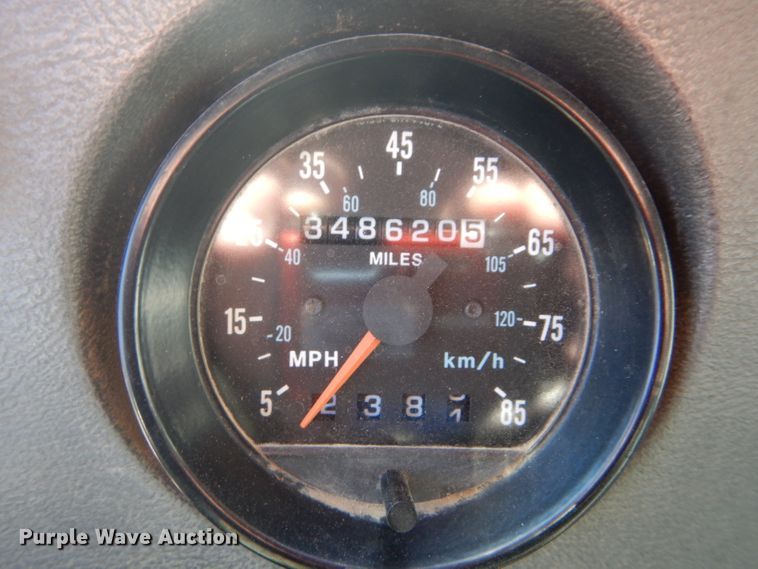 image for item DH4432 1995 Mack RD688S semi truck