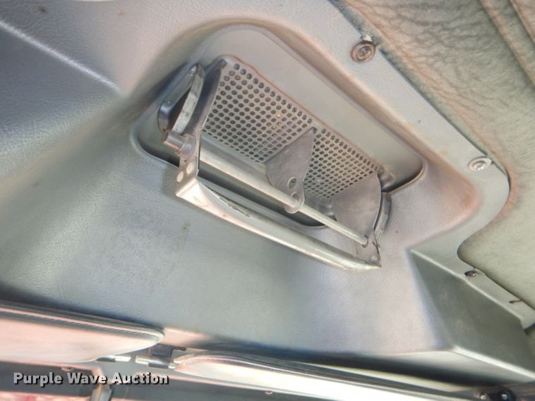 image for item DH4432 1995 Mack RD688S semi truck