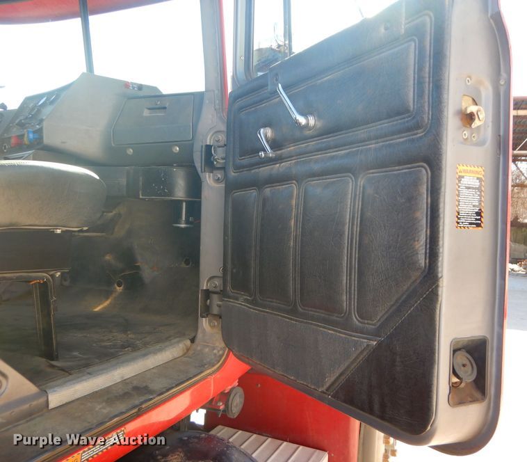 image for item DH4432 1995 Mack RD688S semi truck