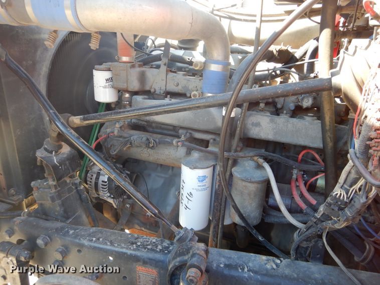 image for item DH4432 1995 Mack RD688S semi truck