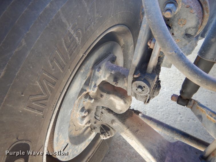 image for item DH4432 1995 Mack RD688S semi truck