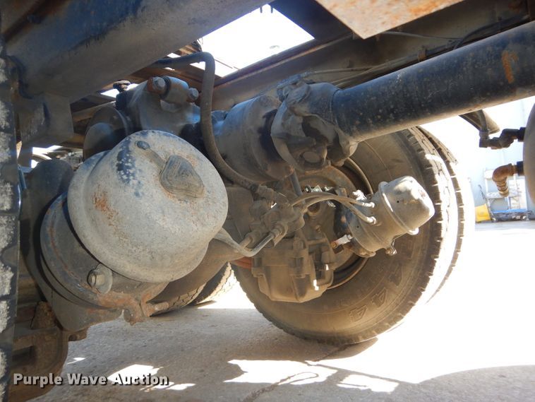 image for item DH4432 1995 Mack RD688S semi truck