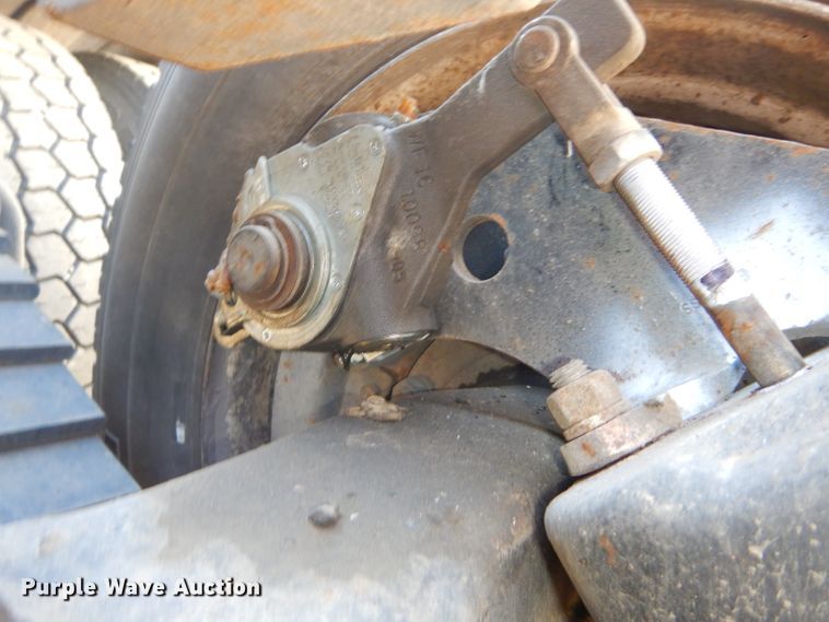 image for item DH4432 1995 Mack RD688S semi truck