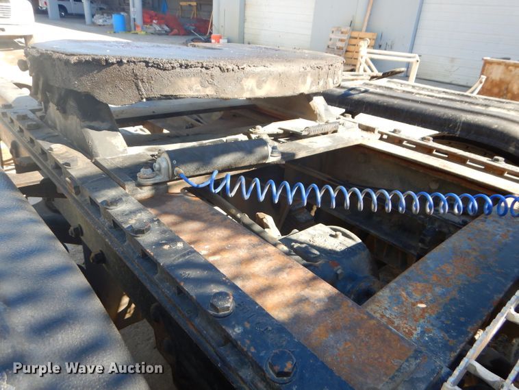 image for item DH4432 1995 Mack RD688S semi truck