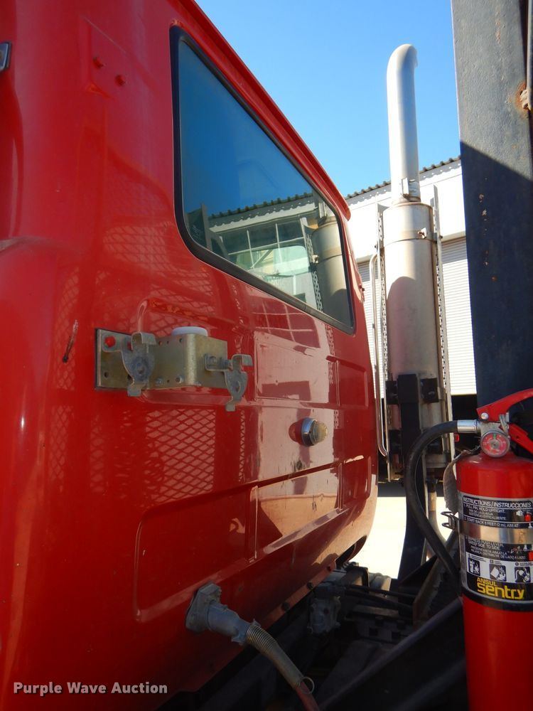 image for item DH4432 1995 Mack RD688S semi truck