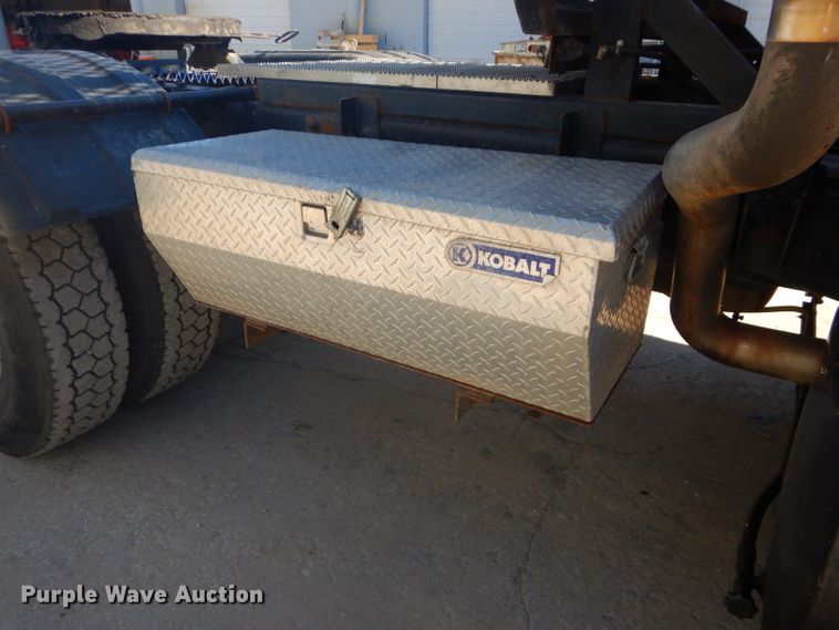 image for item DH4432 1995 Mack RD688S semi truck