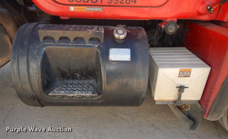 image for item DH4432 1995 Mack RD688S semi truck