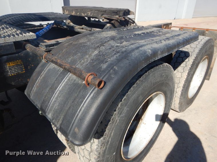 image for item DH4432 1995 Mack RD688S semi truck