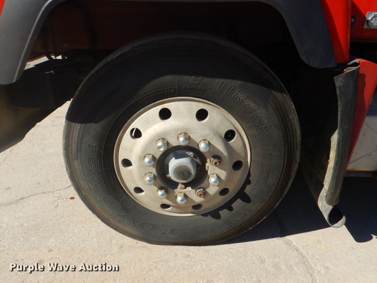 image for item DH4432 1995 Mack RD688S semi truck