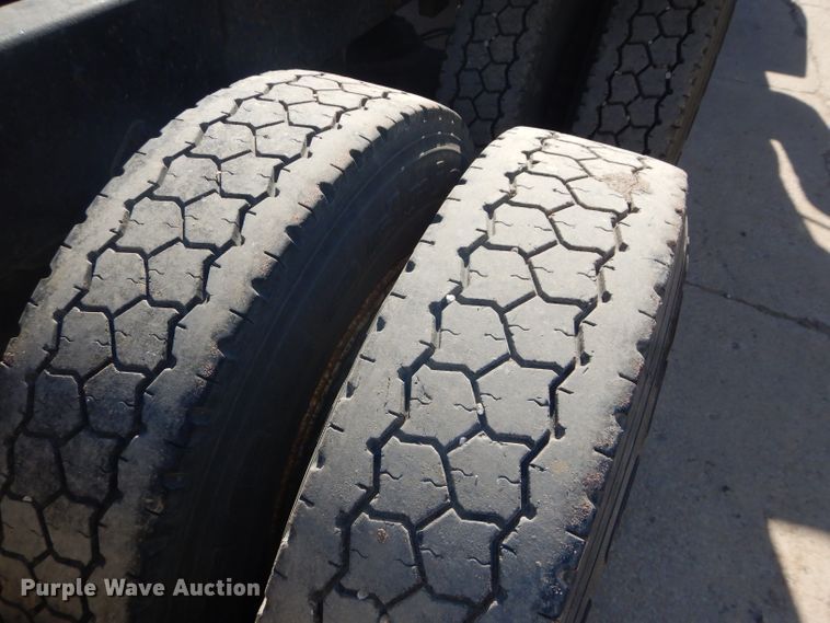 image for item DH4432 1995 Mack RD688S semi truck