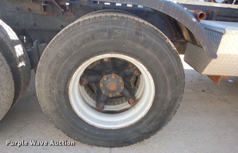 image for item DH4432 1995 Mack RD688S semi truck