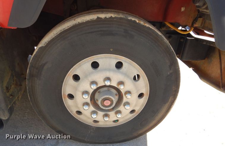 image for item DH4432 1995 Mack RD688S semi truck