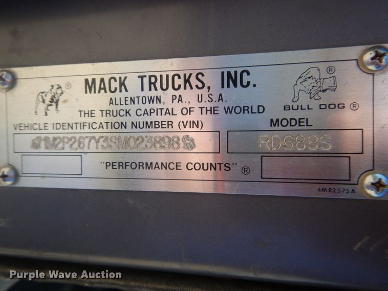 image for item DH4432 1995 Mack RD688S semi truck