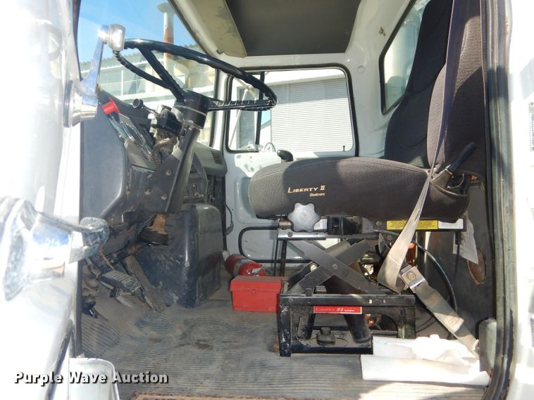 image for item DH4433 1991 Ford L9000 flatbed truck