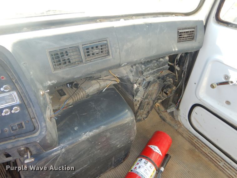 image for item DH4433 1991 Ford L9000 flatbed truck