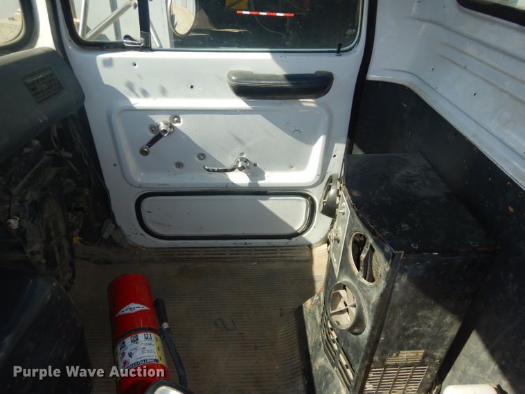 image for item DH4433 1991 Ford L9000 flatbed truck