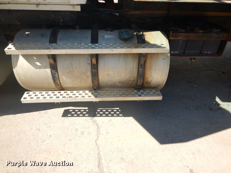 image for item DH4433 1991 Ford L9000 flatbed truck