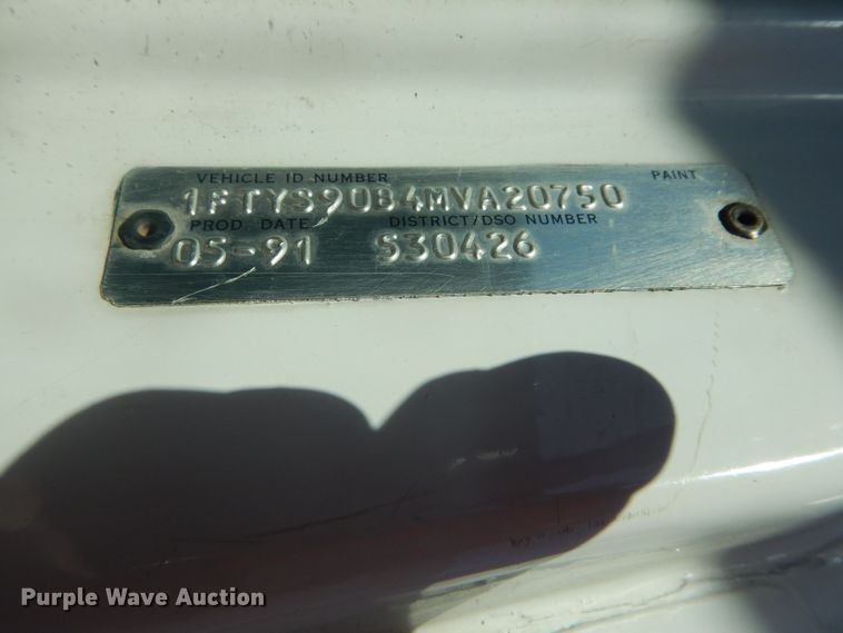 image for item DH4433 1991 Ford L9000 flatbed truck