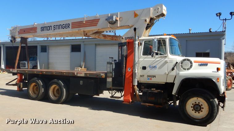 image for item DH4434 1994 Ford L8000 crane truck