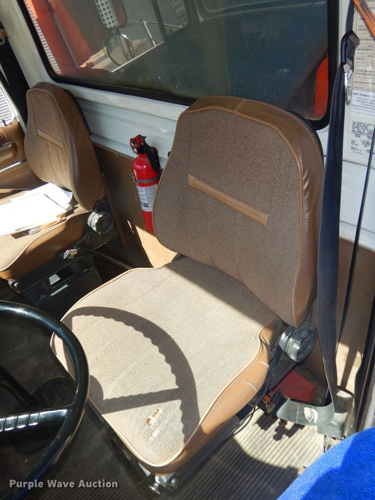 image for item DH4434 1994 Ford L8000 crane truck