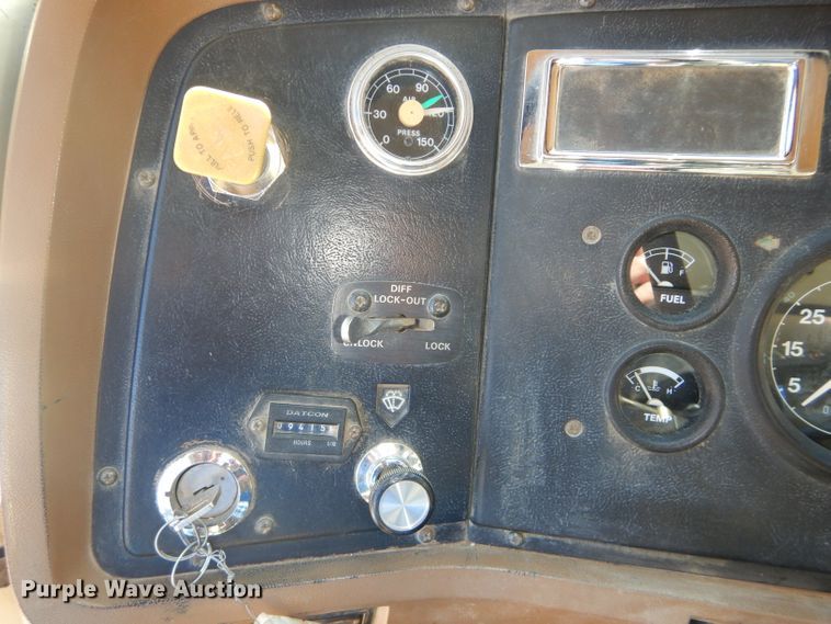 image for item DH4434 1994 Ford L8000 crane truck