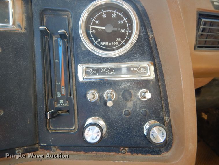 image for item DH4434 1994 Ford L8000 crane truck