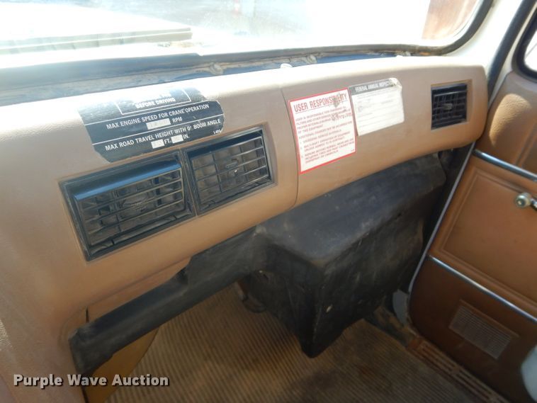 image for item DH4434 1994 Ford L8000 crane truck